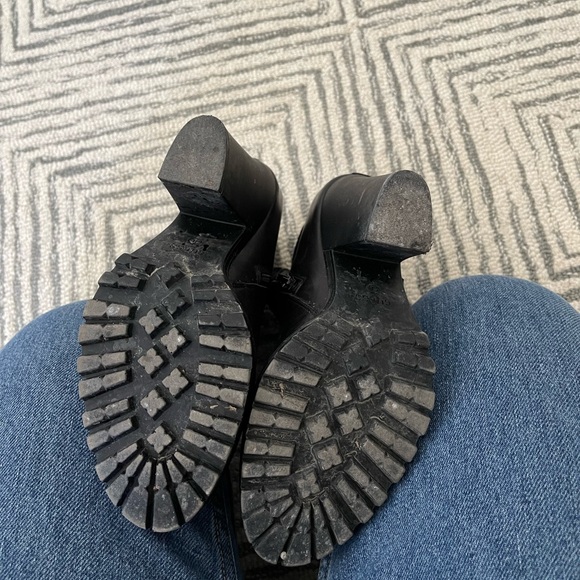 GUESS Heels 🖤 - Picture 6 of 6